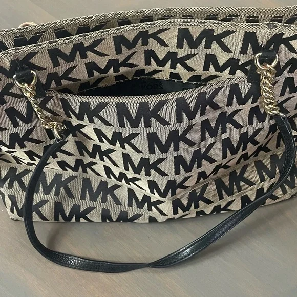 Michael Kors Black and Cream Tote Bag - Picture 3 of 4
